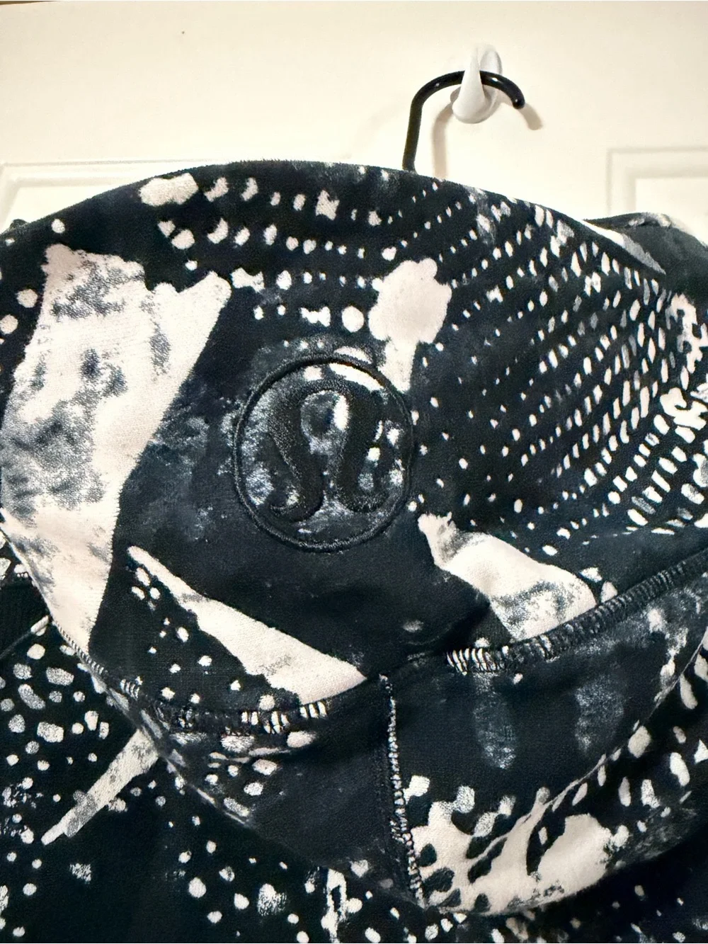 Lululemon Black & White Patterned Scuba Zip-Up Hoodie With Thumbholes